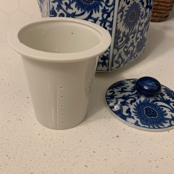 Takahashi Chinoiserie Vintage Blue‎ & White Floral Hexagonal Tea Pot Heavy Japan - Picture 4 of 10